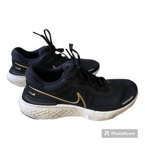 Nike Men's Running Shoe- Invincible Run 1 in Size 9.5